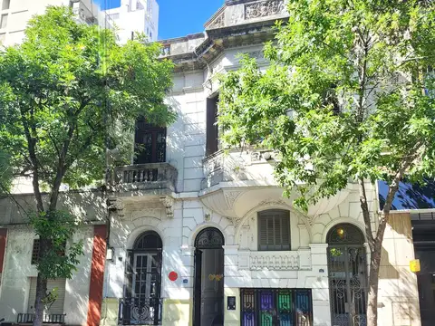 Venta casa en de planta alta con 4 dormitorios dependencias y terraza en Oroño y Urquiza