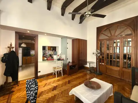 Casa 10 ambientes con 2 baños