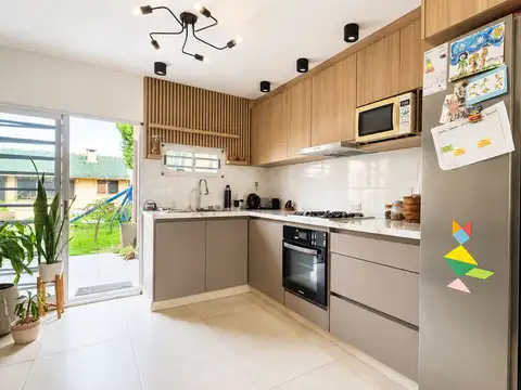 Casa en Venta con 3 cocheras