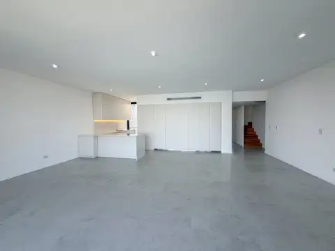 Departamento en Alquiler con 3 cocheras