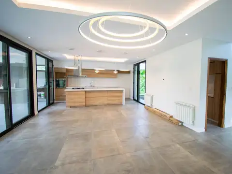 Casa 5 ambientes con 3 baños