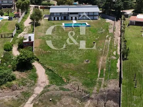 Casa 12 ambientes con 5 baños