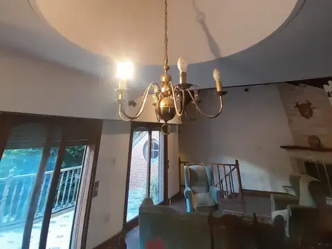 Casa 6 ambientes con 2 baños