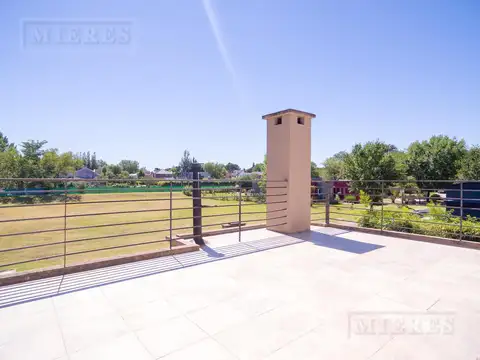 Casa 5 ambientes con 3 baños