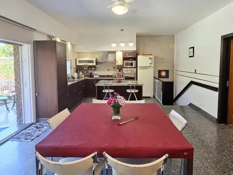 Casa 6 ambientes con 3 baños