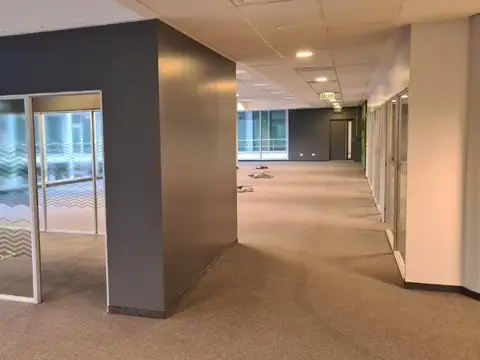 Oficina en Venta con 5 cocheras