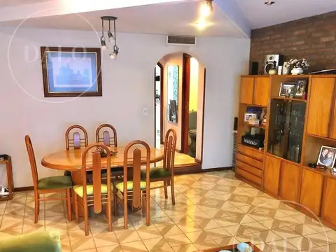Venta Casa Bernal Cuatro Ambientes Cochera Patio