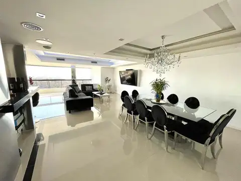 Departamento en Venta con 3 cocheras