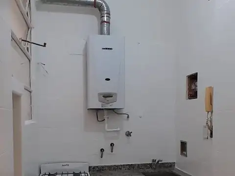 Bahia Blanca 100, Piso PB