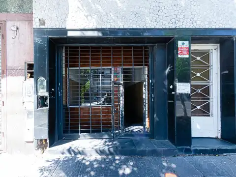 Venta Casa Pompeya 3 dorm Terraza Patio 2 Locales