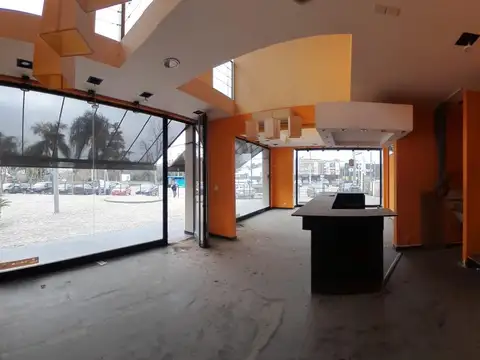 Local en alquiler en complejo Gastronómico (LOCAL 1 Y 2)