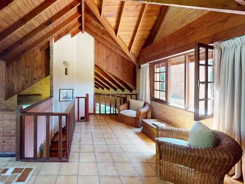 Casa en Venta con 2 cocheras