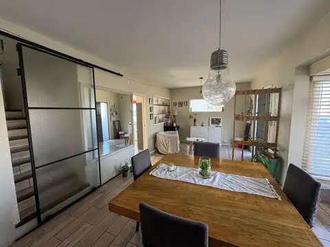 Casa 5 ambientes con 4 baños