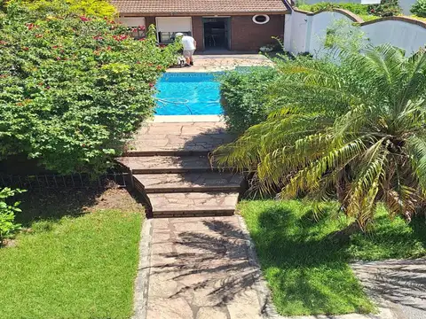 Casa 5 ambientes con 4 baños