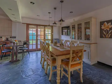 VENTA Casa 4amb c/Garage Doble y Parque | Colinas