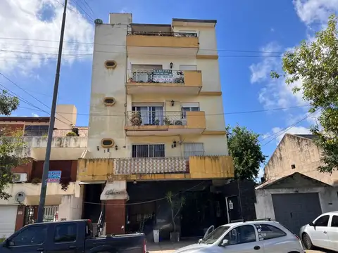 Exc. 4 amb. con balcon - VENTA