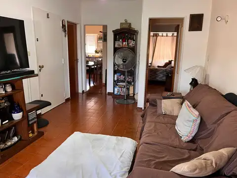 Exc. 4 amb. con balcon - VENTA