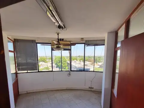 Oficina 5 ambientes con 2 baños