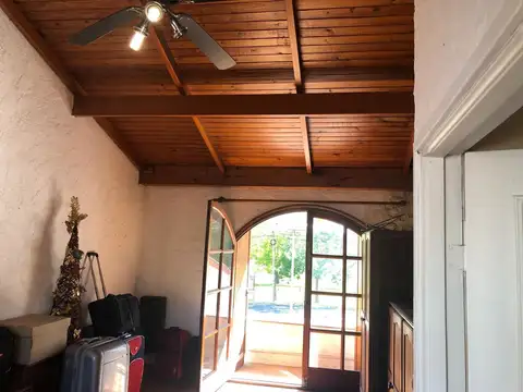 CHALET ESTILO COLONIAL OPORTUNIDAD 