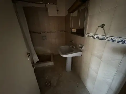 Casa a refaccionar apta vivienda, consultorios u oficinas