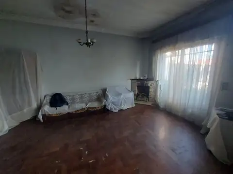 VENTA CASA 4 AMB JARDIN A RECICLAR EN BERNAL