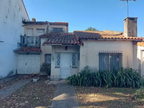 VENTA CASA 4 AMB JARDIN A RECICLAR EN BERNAL