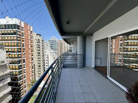 Divino e impecable departamento en alquiler con cochera y vista al Río ubicado en La Isla, Olivos.