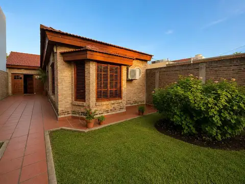 Casa en Venta de 2 Dormitorios y parque