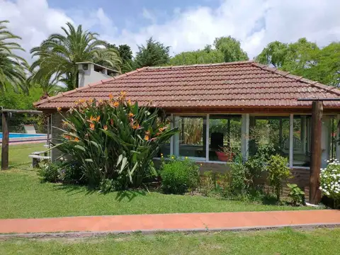 Casa 8 ambientes con 6 baños