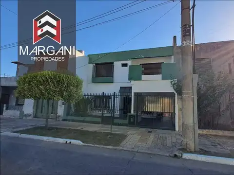 Excelente Casa de 6AMB C/ Cochera