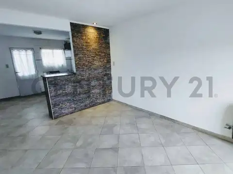 Casa 3 ambientes con 1 baño