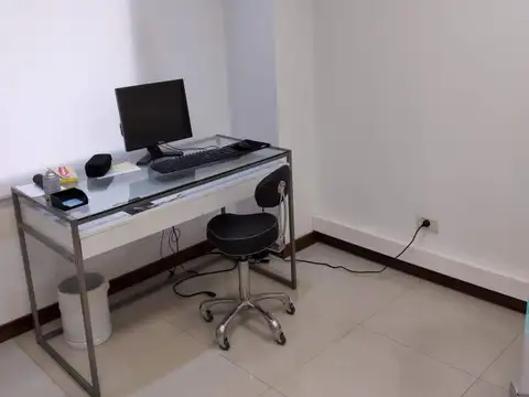 Oficina 5 ambientes con 2 baños