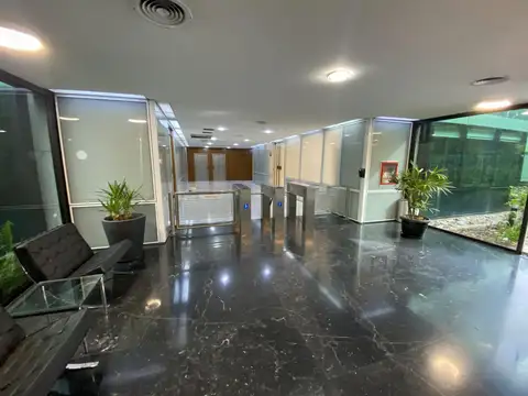 Oficina en Alquiler con 4 cocheras