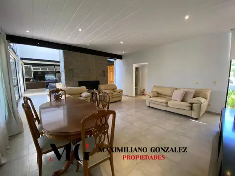 Casa 6 ambientes con 4 baños