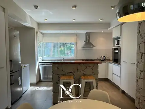 Casa en Venta con 2 cocheras