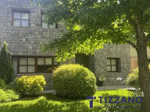 Casa en venta en Abril Club de Campo
