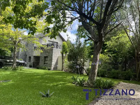 Casa en venta en Abril Club de Campo