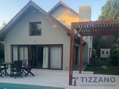 Casa en Venta en Abril Club De Campo, USD 950.000