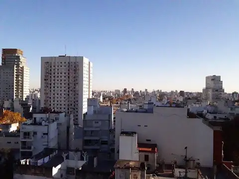 ALQUILER 2 ambientes PALERMO SOHO. Piso alto y vista abierta. Recien pintado.