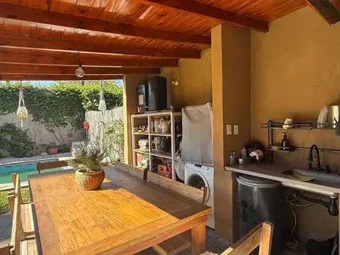 Casa 5 ambientes con 2 baños