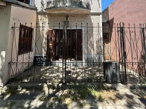 Casa 137  e/  59 y 60   Los Hornos