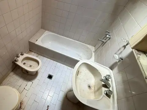 Se vende casa a reciclar s/gran terreno