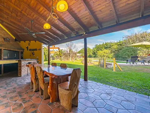 Casa 4 ambientes con 3 baños