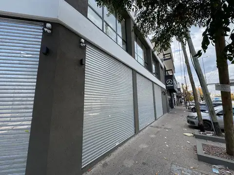 Local Comercial en Esquina S/ Avenida - a Estrenar 374 m² Cub. 2 plantas - S.Justo (Ctro)