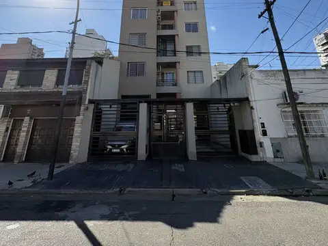 Semipiso de 2 amb al frente con balcon en exc ubicación - Lanús Este