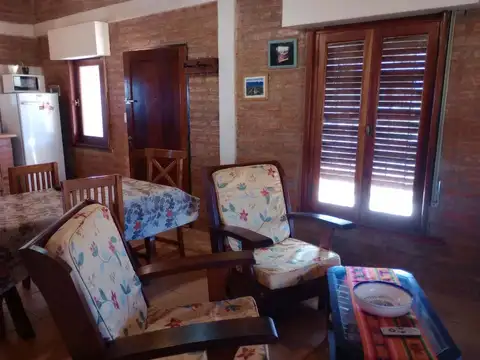 Casa 2 ambientes con 1 baño