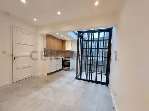 VENTA DOS AMBIENTES CON PATIO- HABITACIONAL Y COMERCIAL - APTO PROFESIONAL