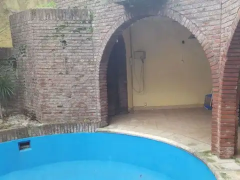 CASTELLANOS  1100