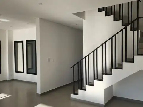 Casa 4 ambientes con 3 baños