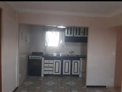 SE VENDE DPTO 6 AMBIENTES EN BARRIO PIEDRABUENA